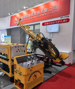 川藏线钻探现场 1